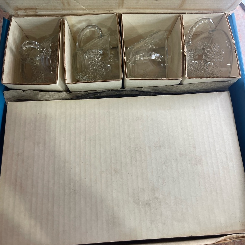 Vintage Anchor Hocking‎ 8 piece Serva-Snack Set - Picture 8 of 10